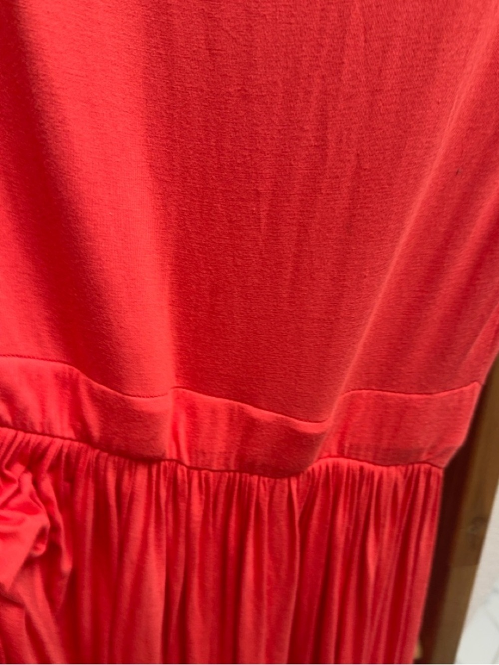 Wide-Leg Coral Jumpsuit with Scoop Neck - Picture 8 of 11